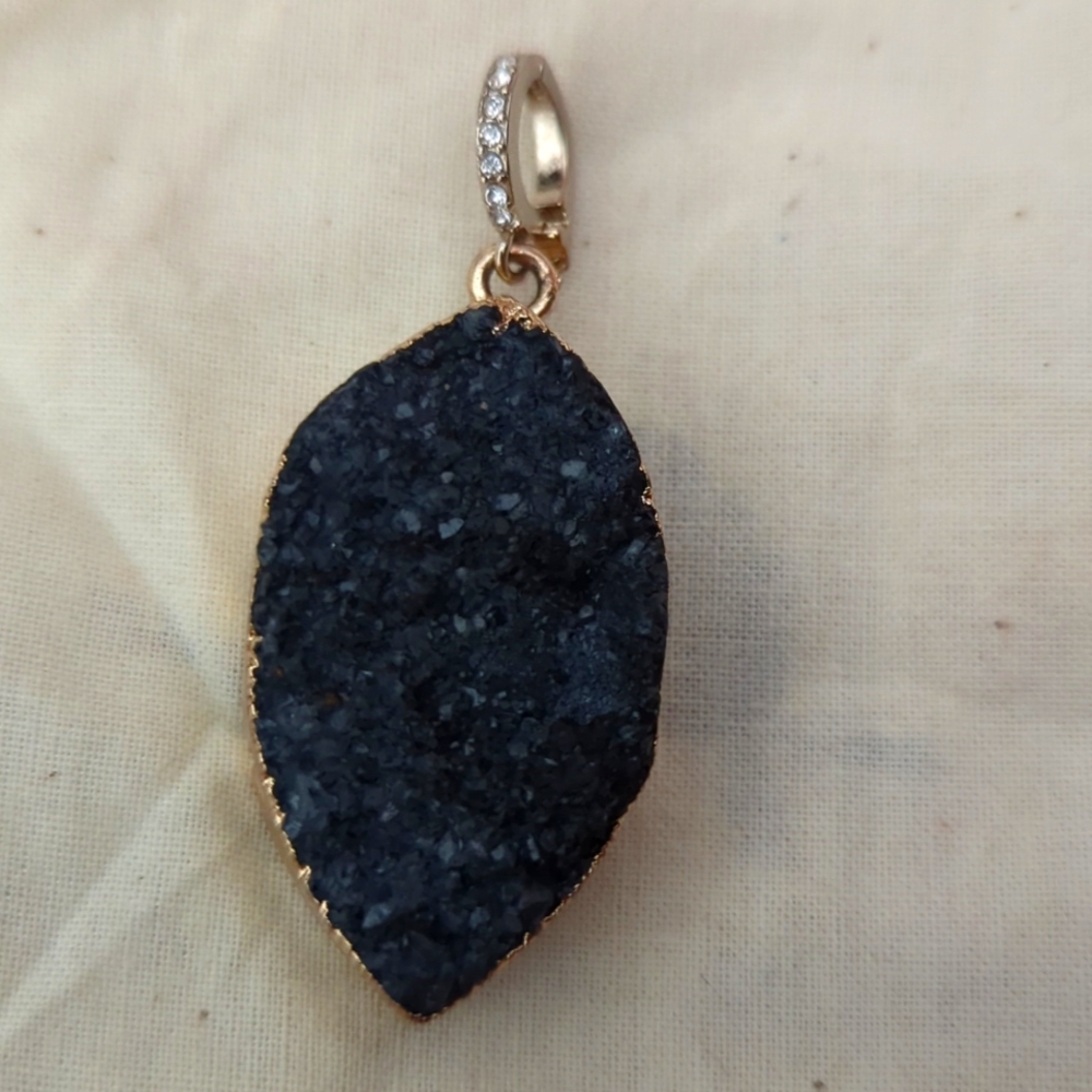 Elegant Black Druzy Pendant Necklace